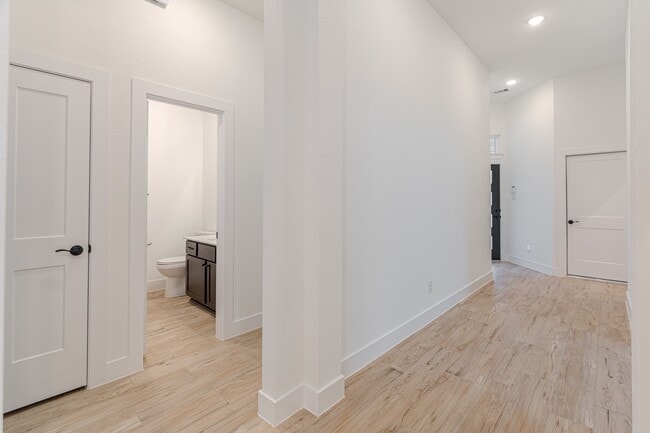 Building Photo - 719 Campbell Xing Ct