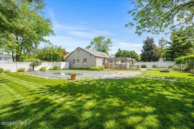 Building Photo - 3BR Toms River Home with Pool and Fenced Yard