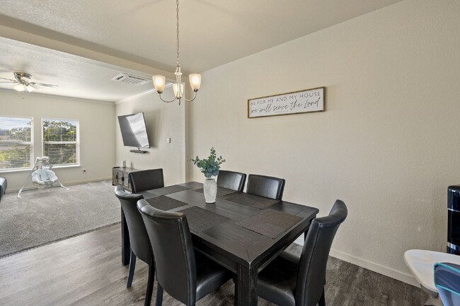 Building Photo - Spacious 3-Bed, 2-Bath Modern Home on 1.16...