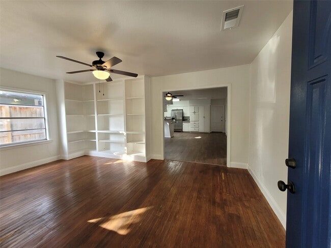 Building Photo - 4302 Dickson St