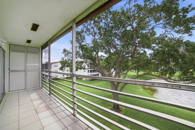 Building Photo - 32 Fanshaw A