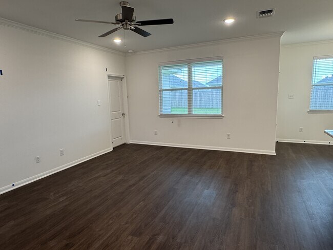 Building Photo - 8018 Timber Holw Ln