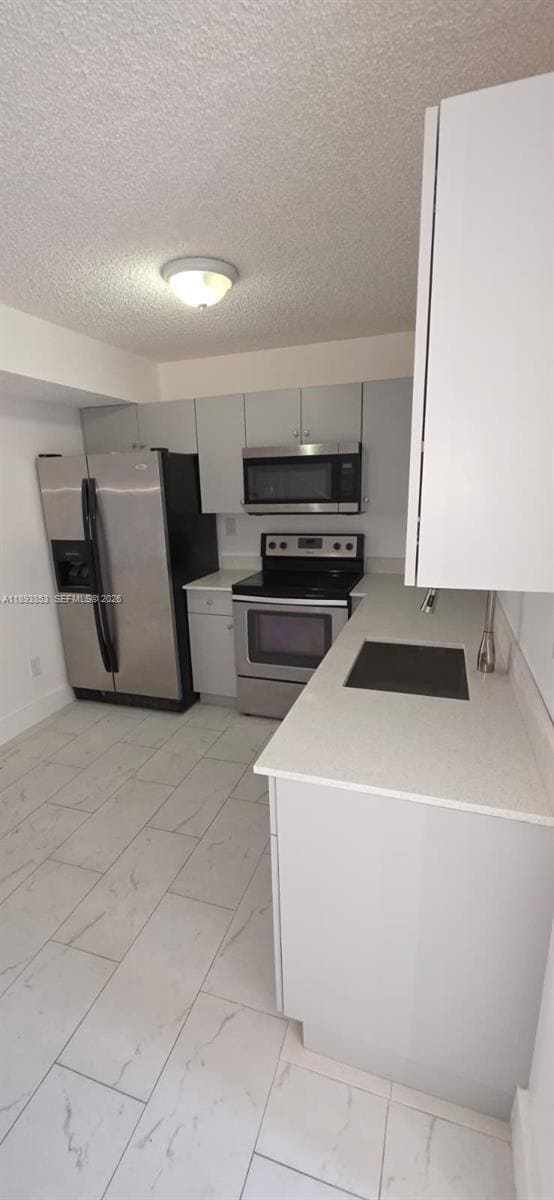 Building Photo - 15389 S Dixie Hwy