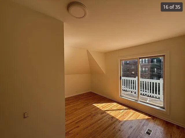 Building Photo - 3706 N Wilton Ave