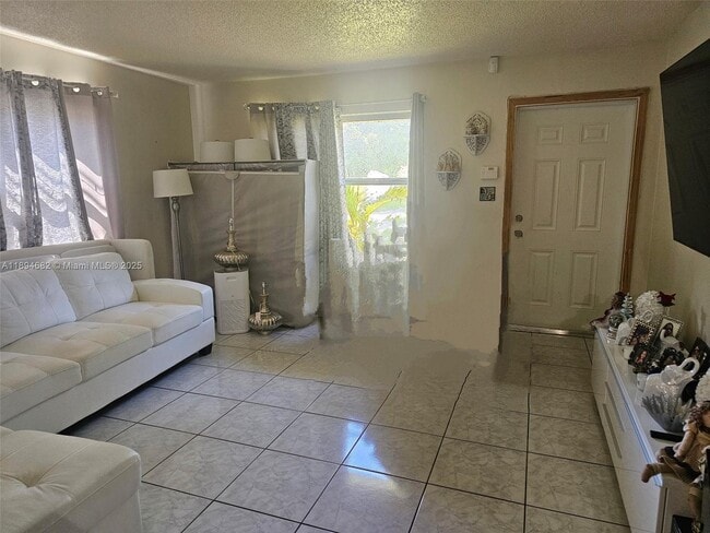 Building Photo - 1909 Mayo St