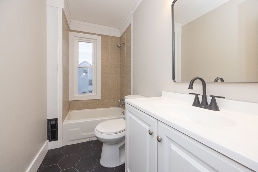 Building Photo - 225 Jefferson Ave