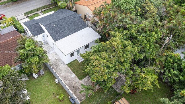 Building Photo - 1854 SW 17th St