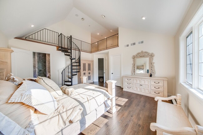 Building Photo - 51 Chestnut Ridge Rd