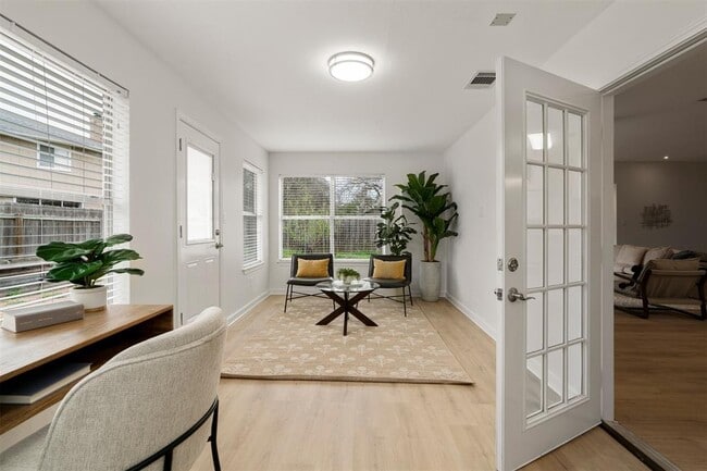 Building Photo - 8104 Doe Meadow Dr