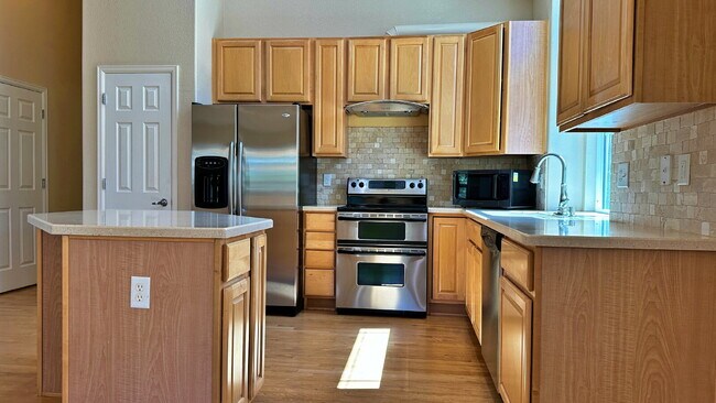 Building Photo - Fantastic 3 Bd 3 Bth + Office in Cherry Creek Schools in Tollgate Crossing!