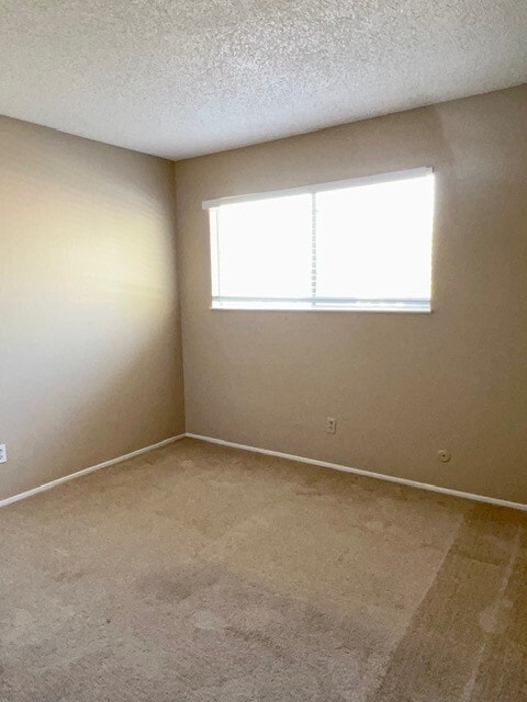 Building Photo - 901 Veterans Dr