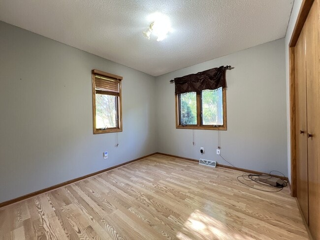 Building Photo - 4563 Camelot Dr