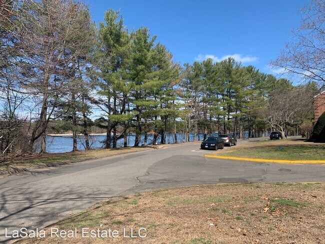 Building Photo - 1 br, 1 bath House - 8 Brickyard Rd Apt #25 D