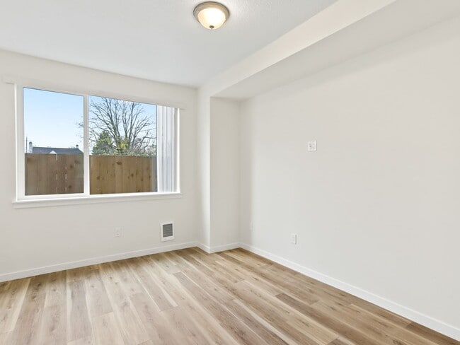 Building Photo - Vancouver Townhouses