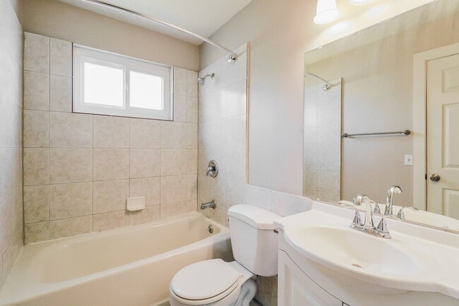 Building Photo - 5408 Hunter Dr