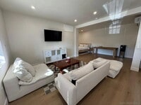 Building Photo - Studio rental available in a beautifully renovated single-story ranch property located in the hig...