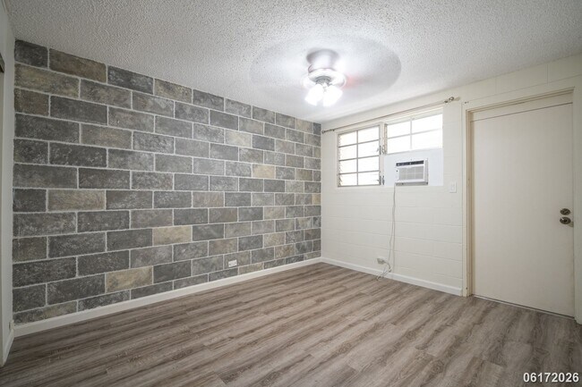 Building Photo - $2,100 / 2br - 2BED 1 BATH CONDO ON KAPIOLANI BLVD