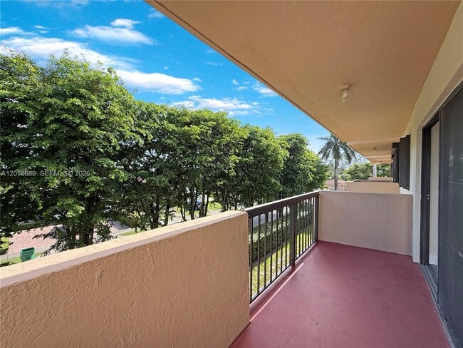 Building Photo - 995 SW 84th Ave
