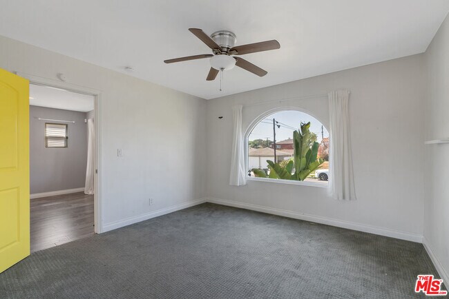 Building Photo - 3111 W 69th St
