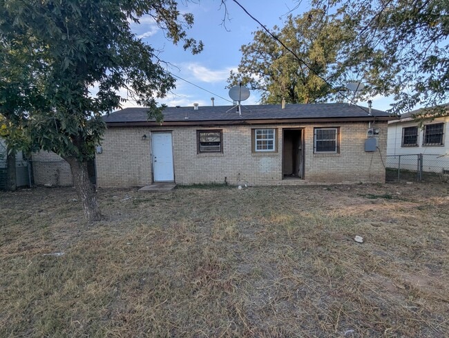 Building Photo - 2104 E 29th St