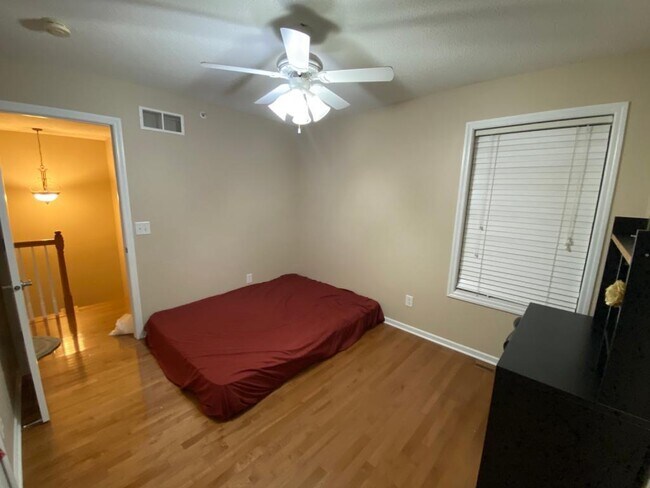 Building Photo - 5030 Archer Ln N