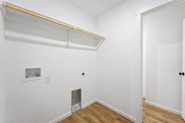 Building Photo - 3 Bed, 2 Bath Home!!