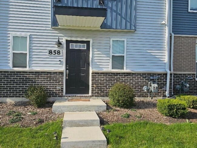 Building Photo - 858 Finley Dr