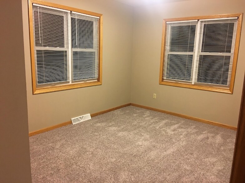 Building Photo - 2042 Cliff Alex Ct S