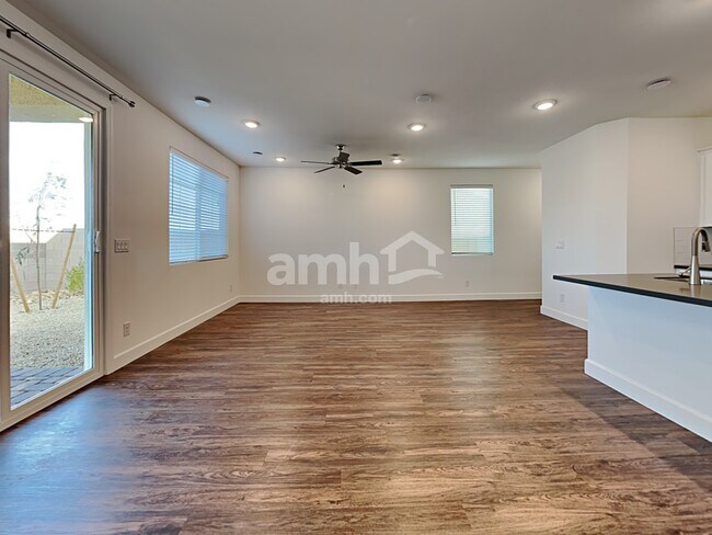 Building Photo - 10044 Spire St