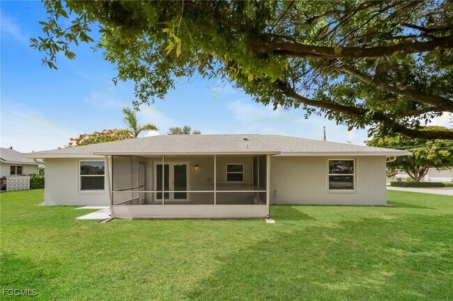 Building Photo - 2016 SE 9th Terrace