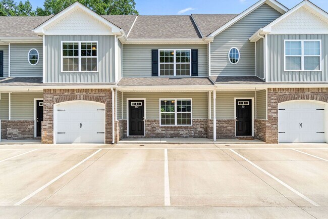 Interior Photo - 1552 Tylertown Rd