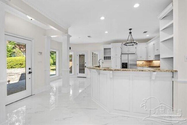 Building Photo - 4700 Bohemia Dr
