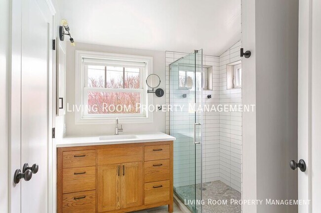 Building Photo - 7096 N Cambridge Ave