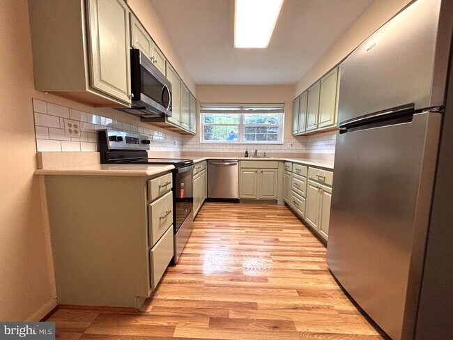 Building Photo - 428 Montemar Ave