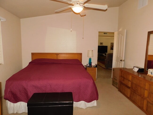 Building Photo - 3 BED 2 BATH IN ESTRELLA!