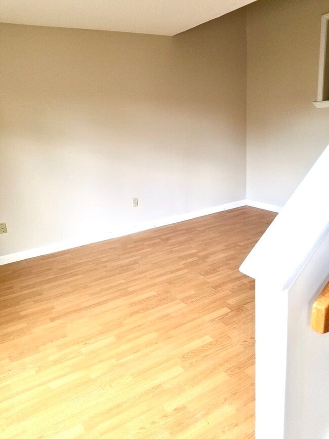 Building Photo - 60 Old Town Rd #112