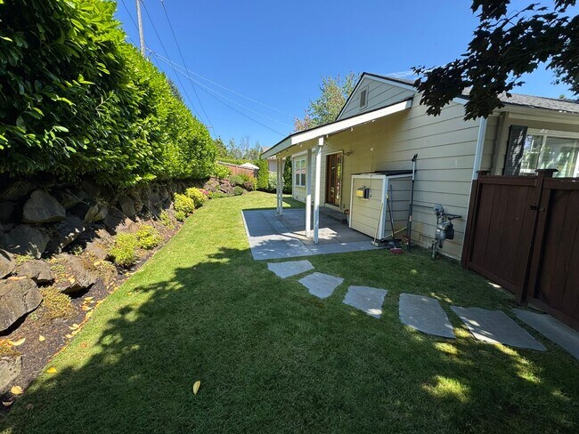 Building Photo - 3420 W Bertona St