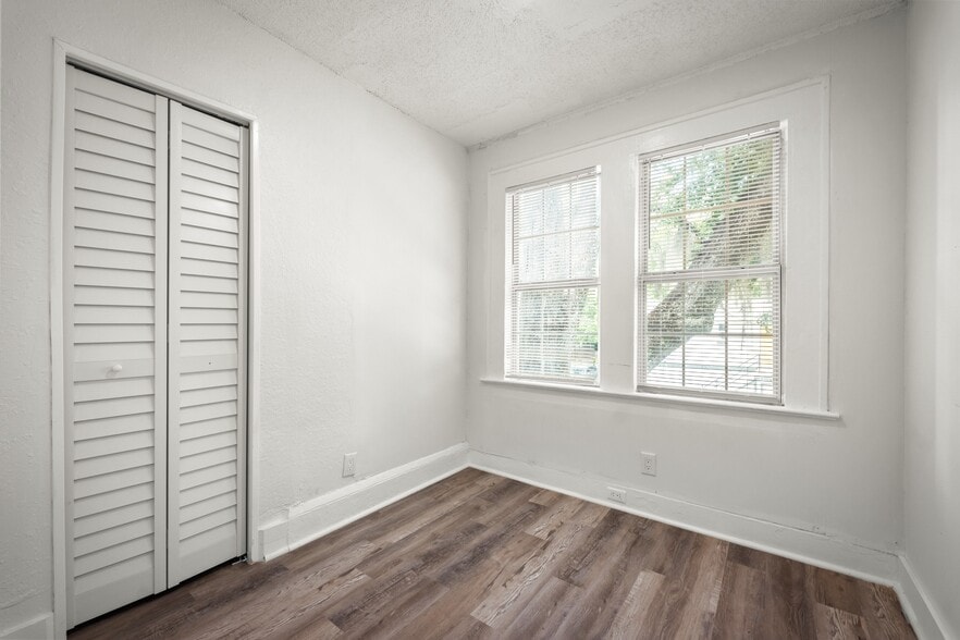 Building Photo - 3524 Boulevard