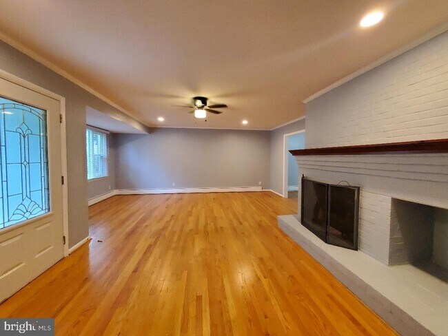 Building Photo - 4802 S Haven Dr