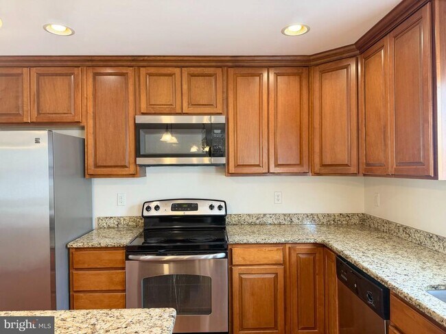 Building Photo - 10 S Meadow Ct