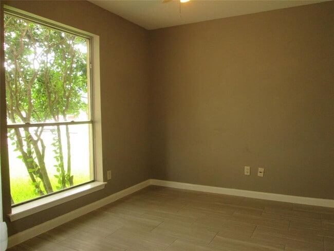 Building Photo - 10303 Westedge Dr