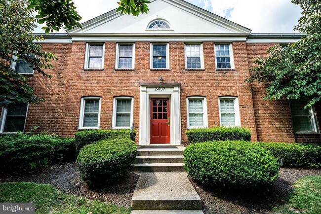 Primary Photo - 2407 Arlington Blvd