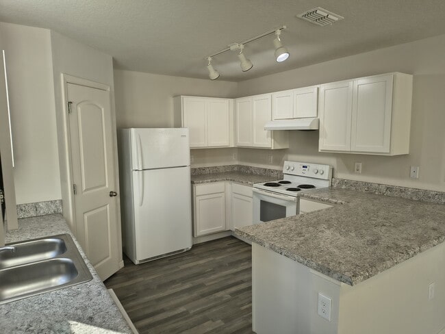 Building Photo - 275 Hyacinth Ct