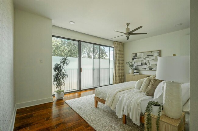 Building Photo - 2017 Kinney Ave