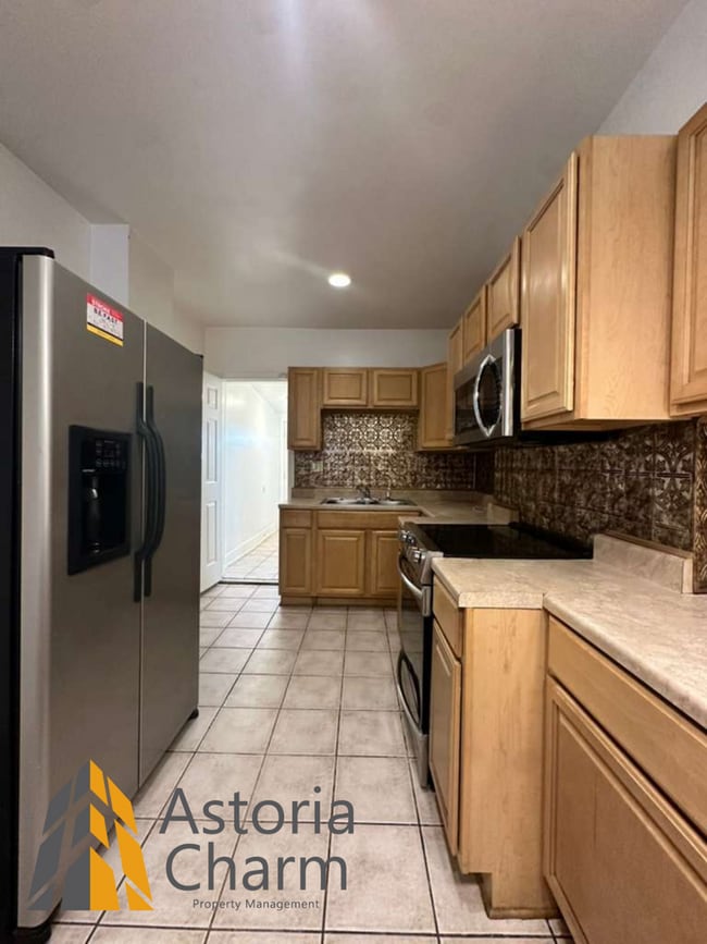 Building Photo - Move in by March 31st - Pick your move in incentive: A TV, 1 month free on a 13th month lease, or...