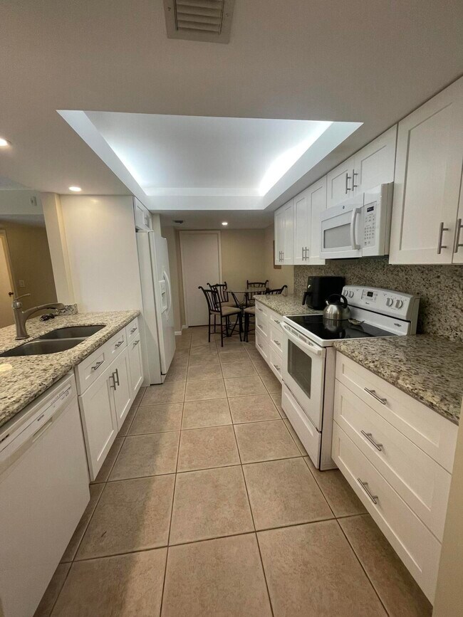 Building Photo - 450 Egret Cir