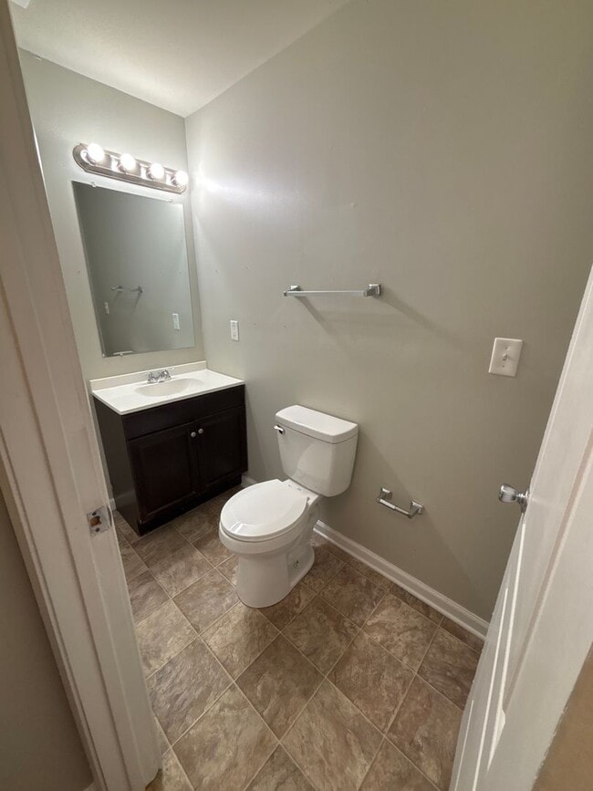 Building Photo - 606 N Upper St