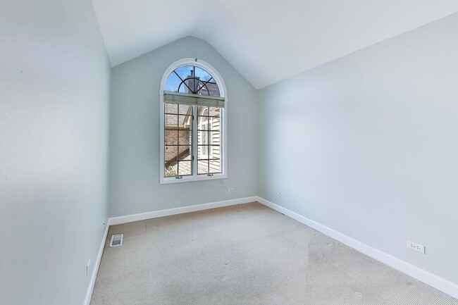 Building Photo - 417 Ashbury Dr