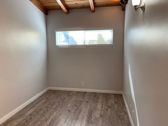 Building Photo - Silverstrand | Oxnard | Newly Renovated 2 Bed + 2 Bath | Office Space!