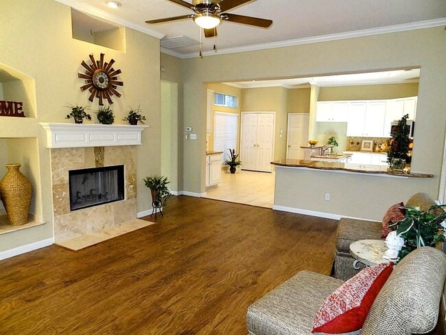 Building Photo - 10114 Crescent Bluff Ln